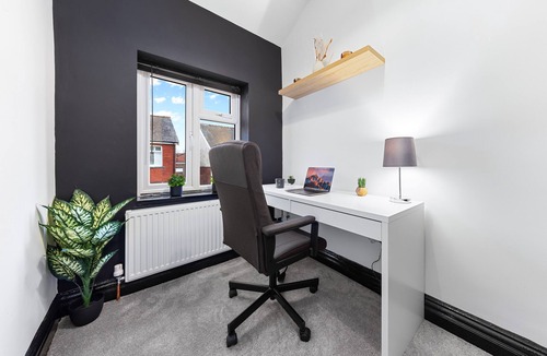 Blackpool House | 2 Bed Flat - Sleeps 8 - Pets - Parking - Wifi