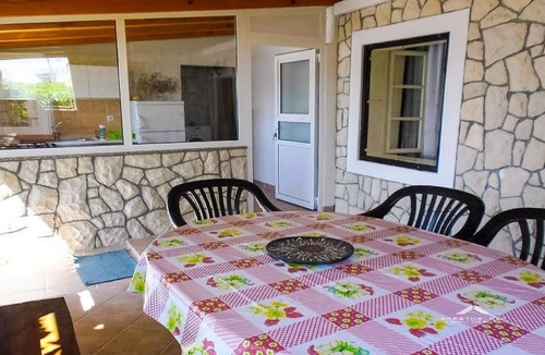 Zubovici House | 2 Bed Flat - Sleeps 8 - Parking - Wifi