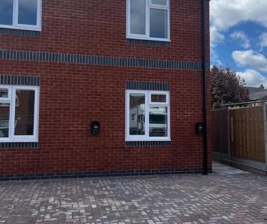 Long Eaton Apartment | 2 Bed Flat - Sleeps 8 - Pets - Garden - Parking