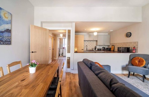 Paisley Apartment | 2 Bed Flat - Town Centre