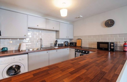 Paisley Apartment | 2 Bed Flat - Town Centre