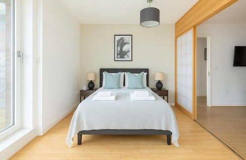 Dalston Apartment | 2 Bed Flat with Balcony in Dalston