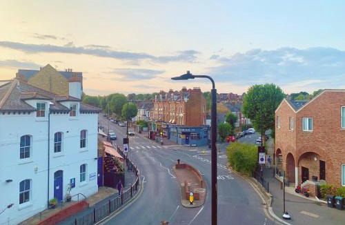 Stroud Green Apartment | 2 Bed Ground Floor, Beautiful Boho Chic Garden Flat