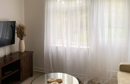 Stroud Green Apartment | 2 Bed Ground Floor, Boho Chic Garden Flat with Parking