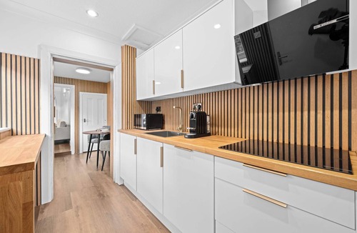 Trafford House | 2 Bed Hale Home by City SuperHost