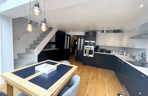 Marlow House | 2 Bed Holiday Home with River Views