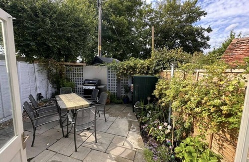 Marlow House | 2 Bed Holiday Home with River Views