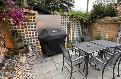 Marlow House | 2 Bed Holiday Home with River Views