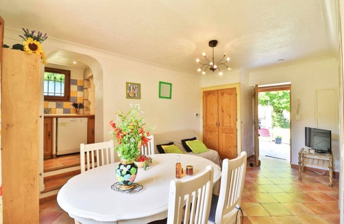 Le Bar-sur-Loup Apartment | 2 Bed House Sleeps 4 with Garden