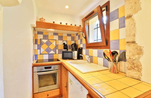 Le Bar-sur-Loup Apartment | 2 Bed House Sleeps 4 with Garden