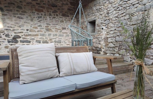Saint-Clement House | 2 Bed House Sleeps 4 - Pets Ok - Pool - Fireplace