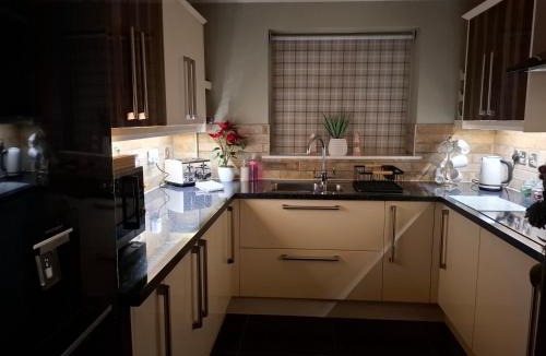 Dukeries Mill House | 2 Bed House - Sleeps 4 - Pets - Garden - Parking