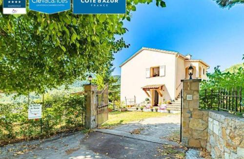 Le Bar-sur-Loup Apartment | 2 Bed House Sleeps 4 with Garden