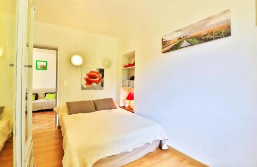 Le Bar-sur-Loup Apartment | 2 Bed House Sleeps 4 with Garden