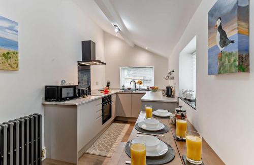 Amble House | 2 Bed in Amble 91206