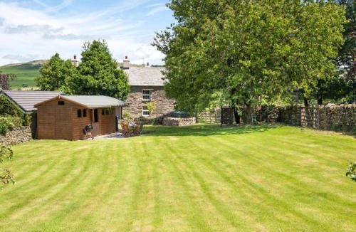 Bampton House | 2 Bed in Bampton SZ271