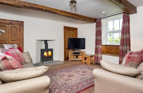 Bampton House | 2 Bed in Bampton SZ271