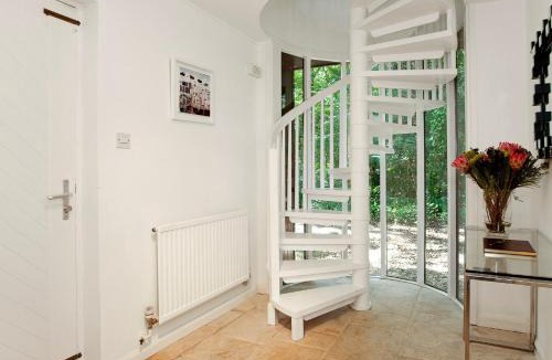 Beaulieu House | 2 Bed in Beaulieu NFL71