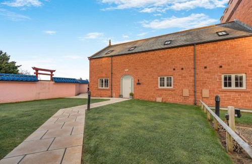 Wing House | 2 Bed in Brampton oc-c34637