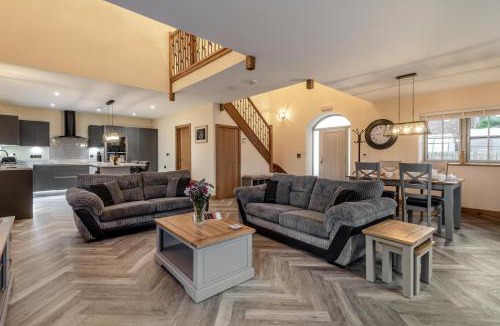 Wing House | 2 Bed in Brampton oc-c34637