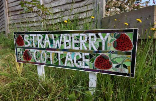 Brighstone House | 2 Bed in Brighstone IC132