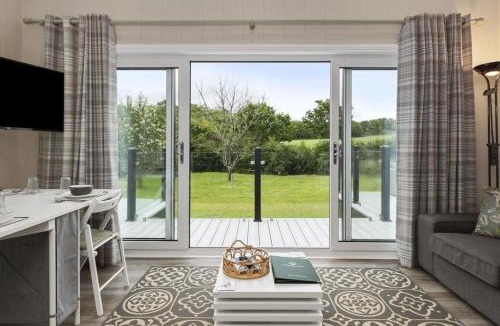 Canaston Wood Cabin | 2 Bed in Canaston Bridge oc-m34701