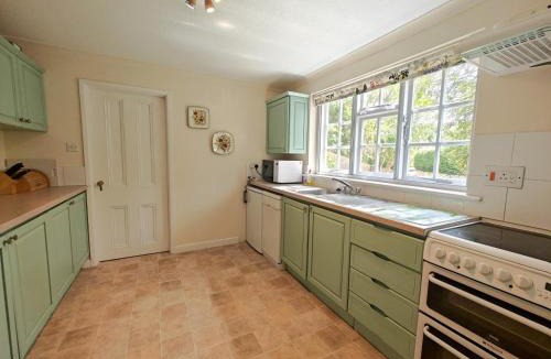 Chilmark House | 2 Bed in Chilmark oc-w32753