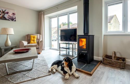 Newent House | 2 Bed in Cliffords Mesne 78696