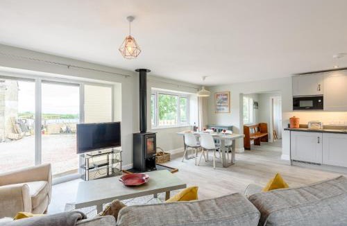 Newent House | 2 Bed in Cliffords Mesne 78696