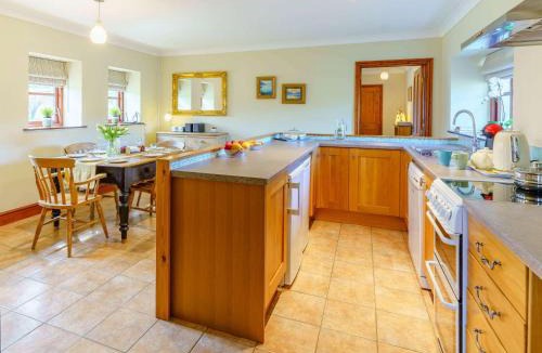Clynderwen House | 2 Bed in Clynderwen 82445