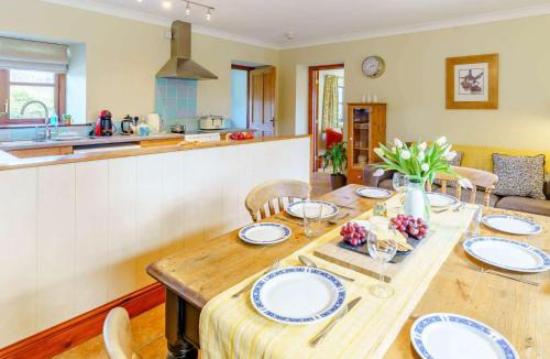 Clynderwen House | 2 Bed in Clynderwen 82445
