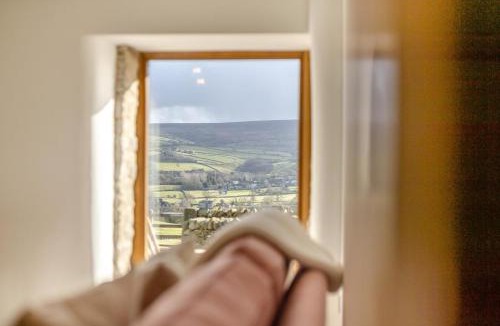 Sutton-in-Craven House | 2 Bed in Cowling oc-l30774