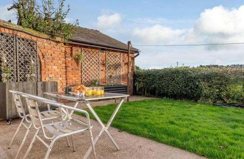 Norley House | 2 Bed in Crowton 85877