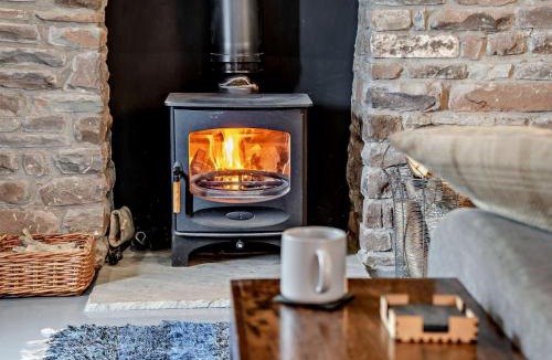 Crickhowell House | 2 Bed in Cwmdu BN194