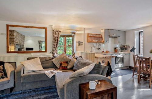 Crickhowell House | 2 Bed in Cwmdu BN194