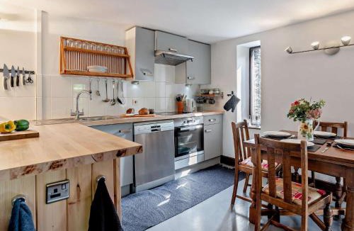 Crickhowell House | 2 Bed in Cwmdu BN194