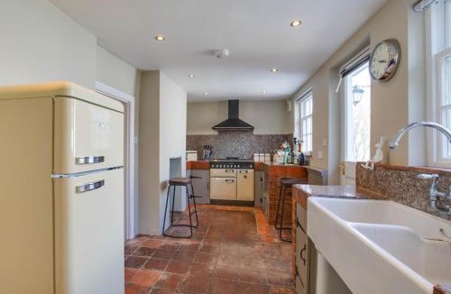 Eye House | 2 Bed in Eye oc-4lamb