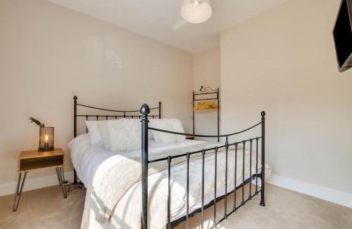 Eye House | 2 Bed in Eye oc-4lamb