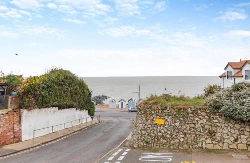 Felixstowe House | 2 Bed in Felixstowe oc-m30281