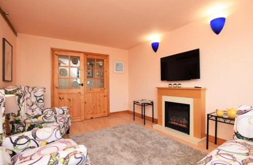 Godshill House | 2 Bed in Godshill oc-ic129