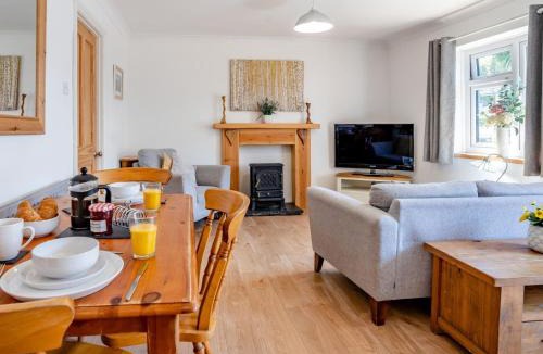 Pen-clawdd House | 2 bed in Gower 77978