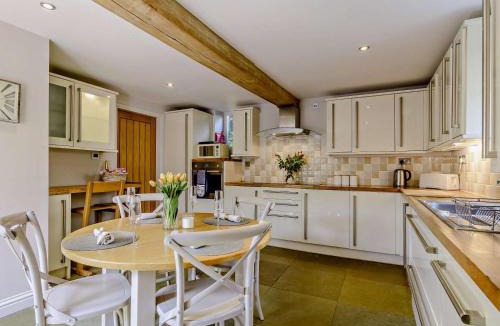 Rastrick House | 2 Bed in Halifax oc-83521