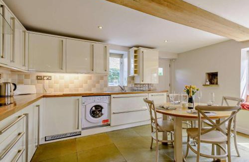 Rastrick House | 2 Bed in Halifax oc-83521