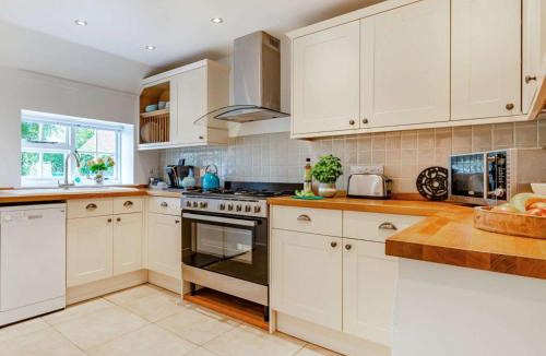 Horsted Keynes House | 2 Bed in Horsted Keynes 60405