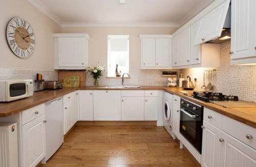 Saltmarshe House | 2 Bed in Howden G0113