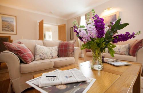 Saltmarshe House | 2 Bed in Howden G0113