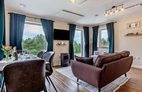 Lewiston House | 2 Bed in Kiltarlity 95056