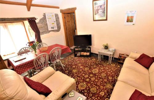 Congdon's Shop House | 2 Bed in Launceston oc-congs