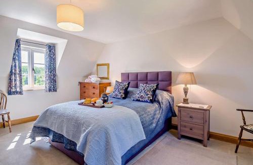Ipswich House | 2 Bed in Lindsey oc-w28111