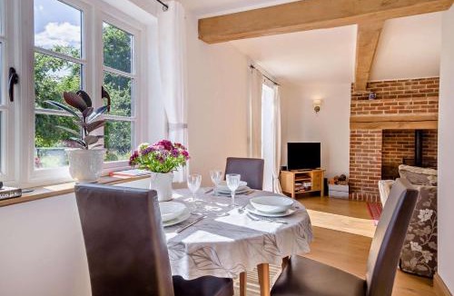 Ipswich House | 2 Bed in Lindsey oc-w28111